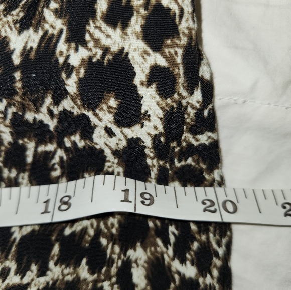 Design Lab leopard print flowy blouse with lace detail in size small - Picture 8 of 10